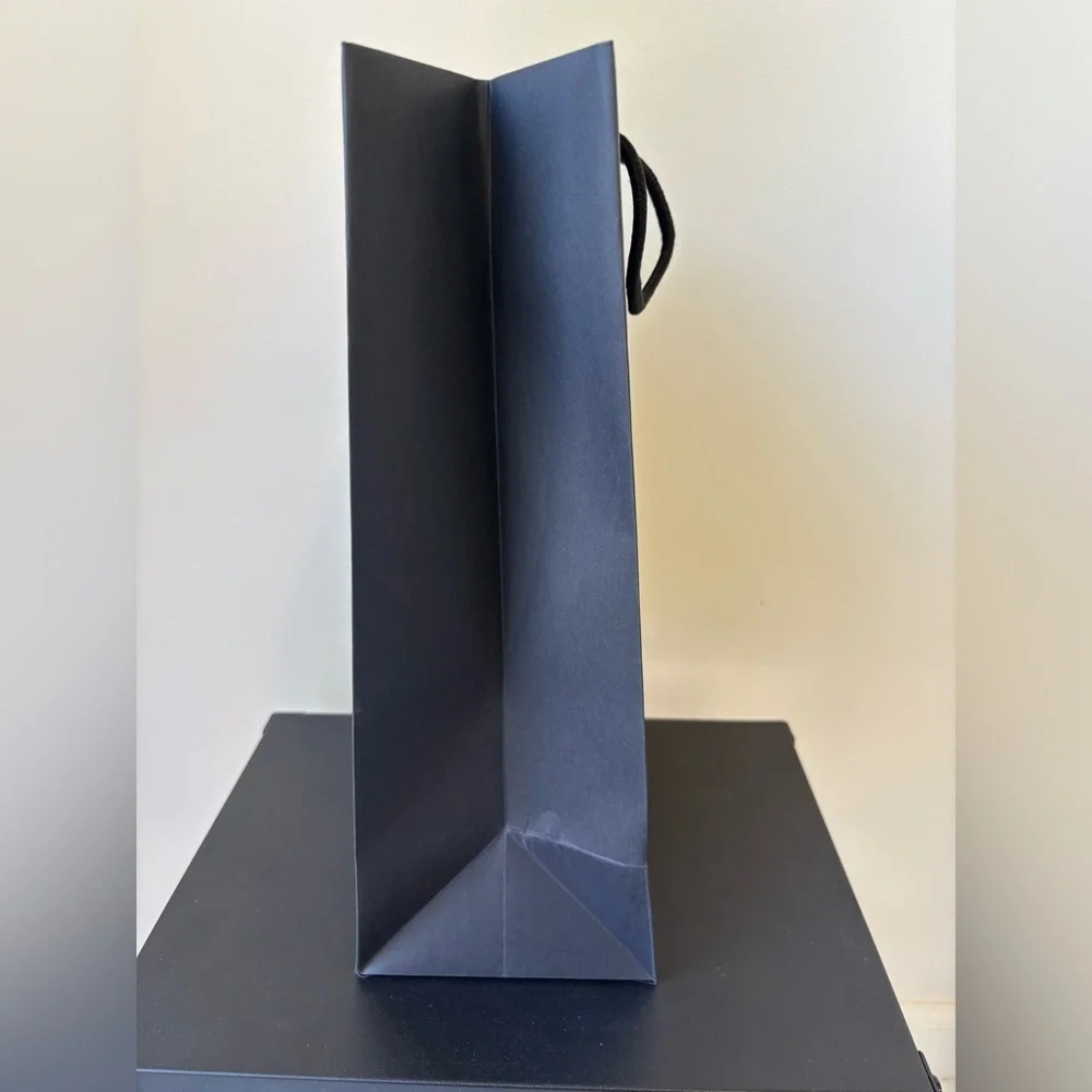 Black Gucci gift bag